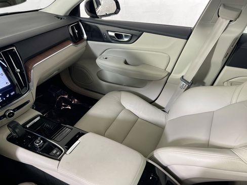 Used 2022 Volvo S60 T8 R-Design Expression w/ Premium Package image 25