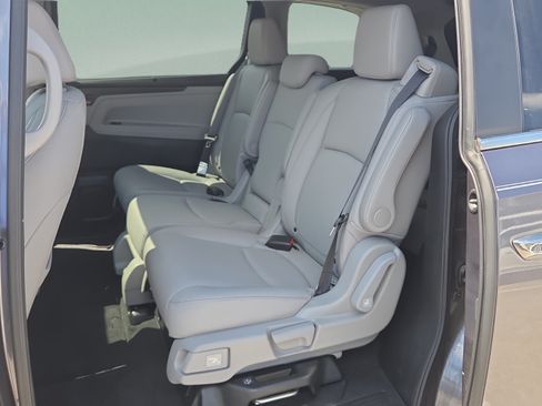 Certified 2024 Honda Odyssey EX-L image 11