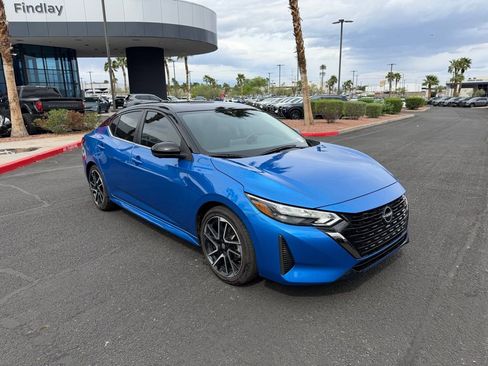 Used 2025 Nissan Sentra SR w/ SR Premium Package image 3