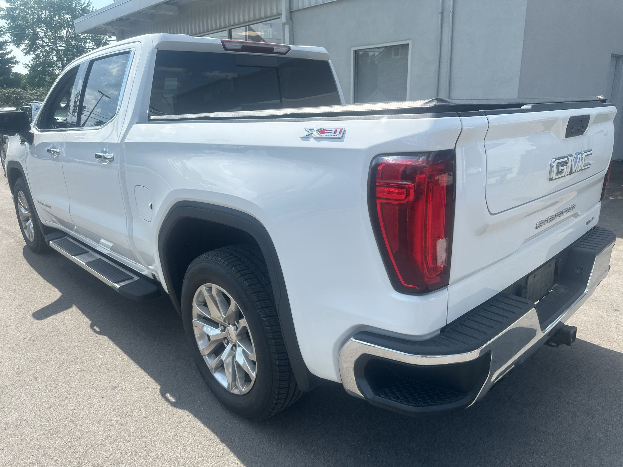 Used 2019 GMC Sierra 1500 SLT w/ SLT Premium Package AWD/4WD image 5