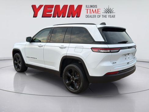 Used 2024 Jeep Grand Cherokee Limited w/ Black Appearance Package AWD/4WD image 10