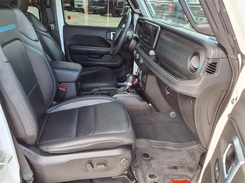 Used 2024 Jeep Wrangler Unlimited Rubicon 4xe image 13
