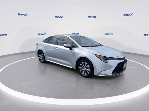 Used 2022 Toyota Corolla LE FWD image 2