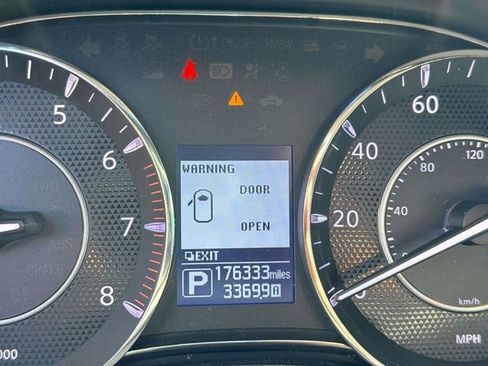 Used 2017 Nissan Armada SL w/ Technology Package image 31