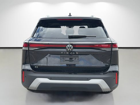 Used 2026 Volkswagen Tiguan SE FWD image 4