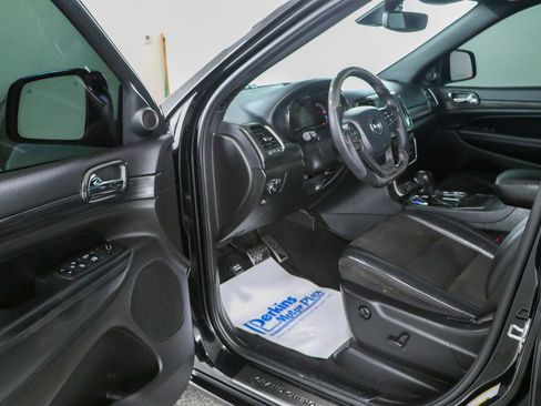 Used 2021 Jeep Grand Cherokee Laredo X RWD image 3