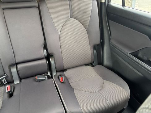 Used 2025 Toyota Highlander LE image 33