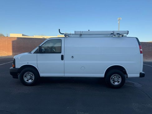 Used 2017 Chevrolet Express 2500 image 6