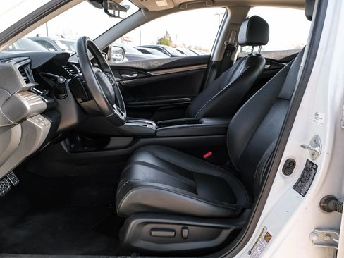 Used 2019 Honda Civic Touring image 4