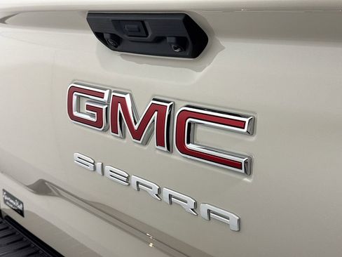 New 2026 GMC Sierra 1500 SLE image 18