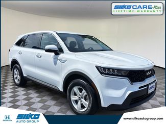 Used 2022 Kia Sorento LX image 1
