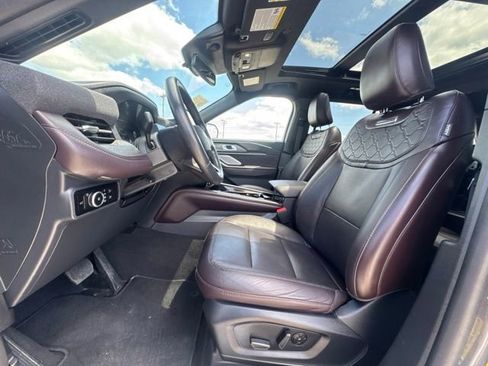 Used 2025 Ford Explorer Platinum w/ LUX Leather Package AWD/4WD image 2