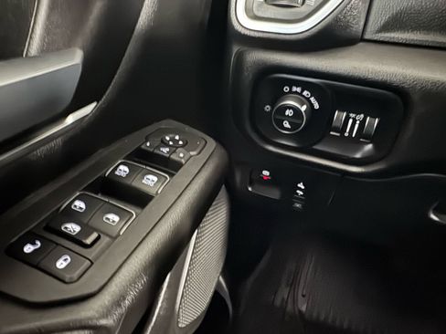 Used 2025 RAM 1500 Big Horn AWD/4WD image 32