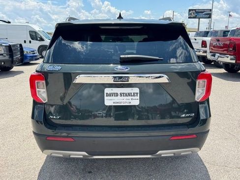 Used 2022 Ford Explorer XLT w/ Equipment Group 202A AWD/4WD image 4