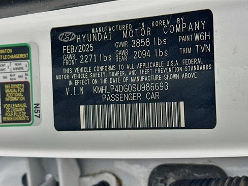 Used 2025 Hyundai Elantra Limited FWD image 12
