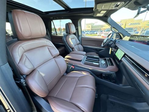 New 2025 Lincoln Navigator Reserve image 26