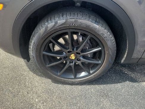 Used 2020 Porsche Cayenne AWD/4WD image 12