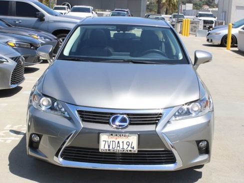 Used 2017 Lexus CT 200h FWD image 2