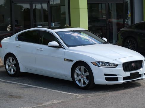 Used 2018 Jaguar XE Prestige image 4