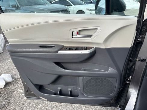 Used 2024 Toyota Sienna XLE image 19