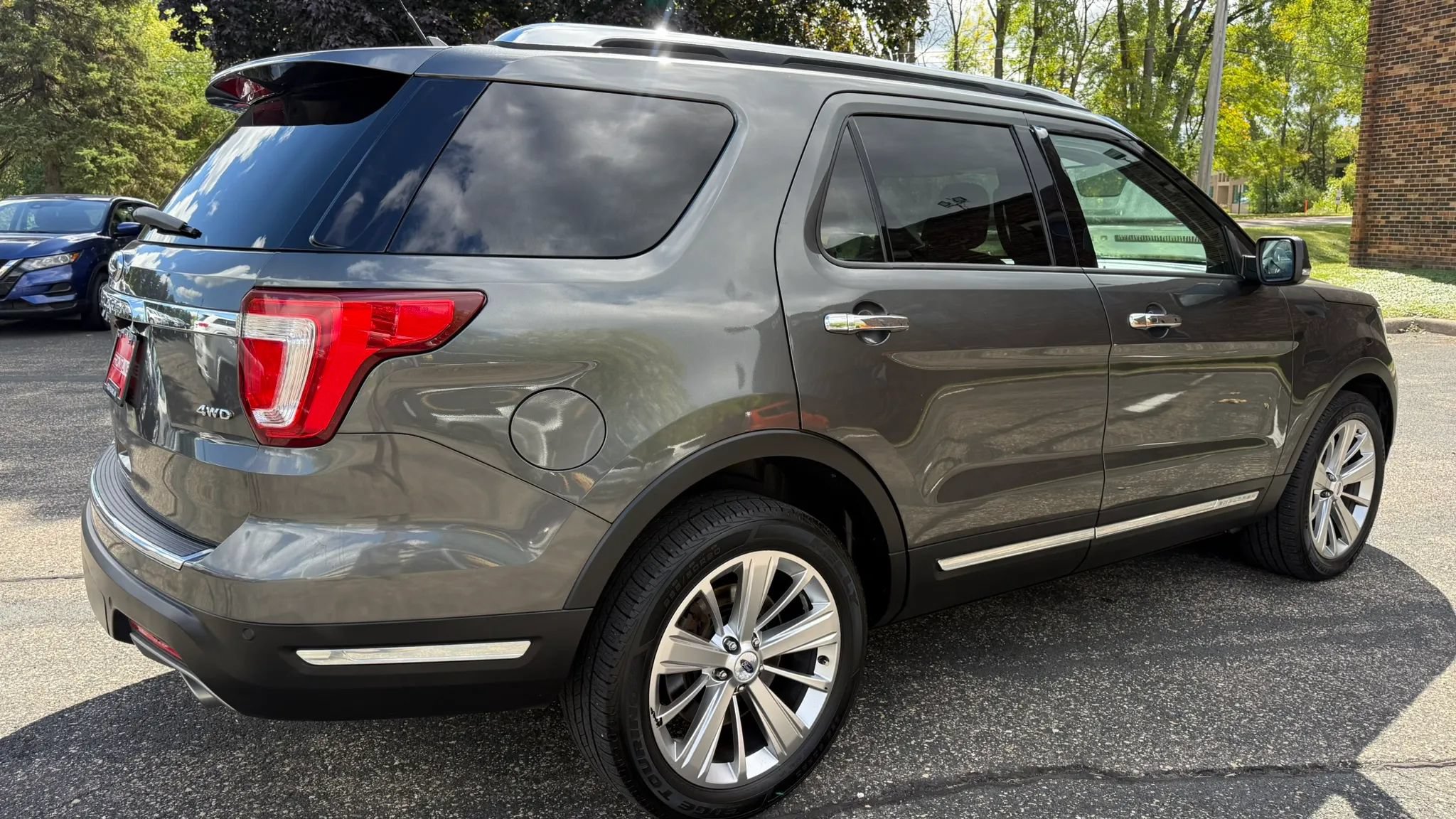Used 2019 Ford Explorer Limited w/ Class III Trailer Tow Package AWD/4WD image 11