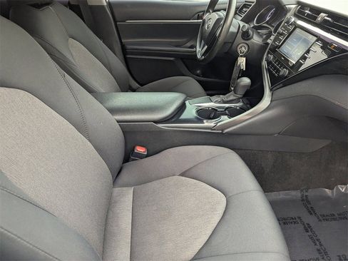 Used 2020 Toyota Camry LE image 9