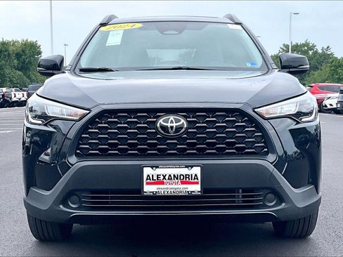 Used 2024 Toyota Corolla Cross LE w/ Moonroof Package FWD image 3
