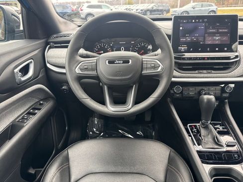 Used 2024 Jeep Compass Latitude image 16