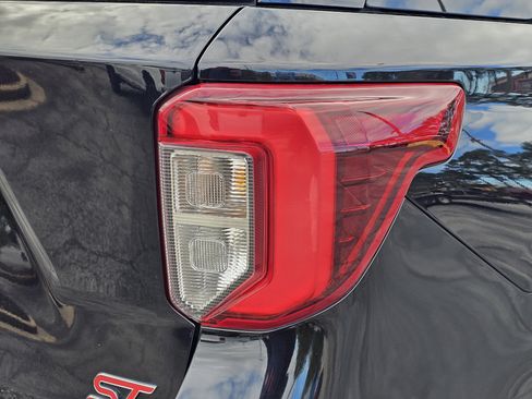 Used 2020 Ford Explorer ST w/ Premium Technology Package image 9