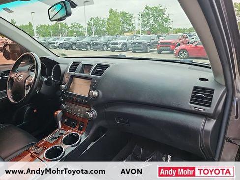Used 2012 Toyota Highlander Limited w/ Tow Pkg AWD/4WD image 39
