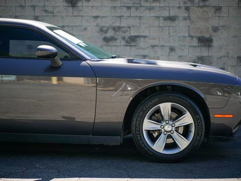Used 2016 Dodge Challenger SXT image 15