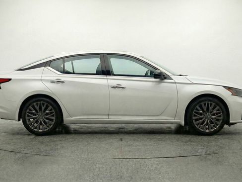 Used 2025 Nissan Altima 2.5 SV image 11