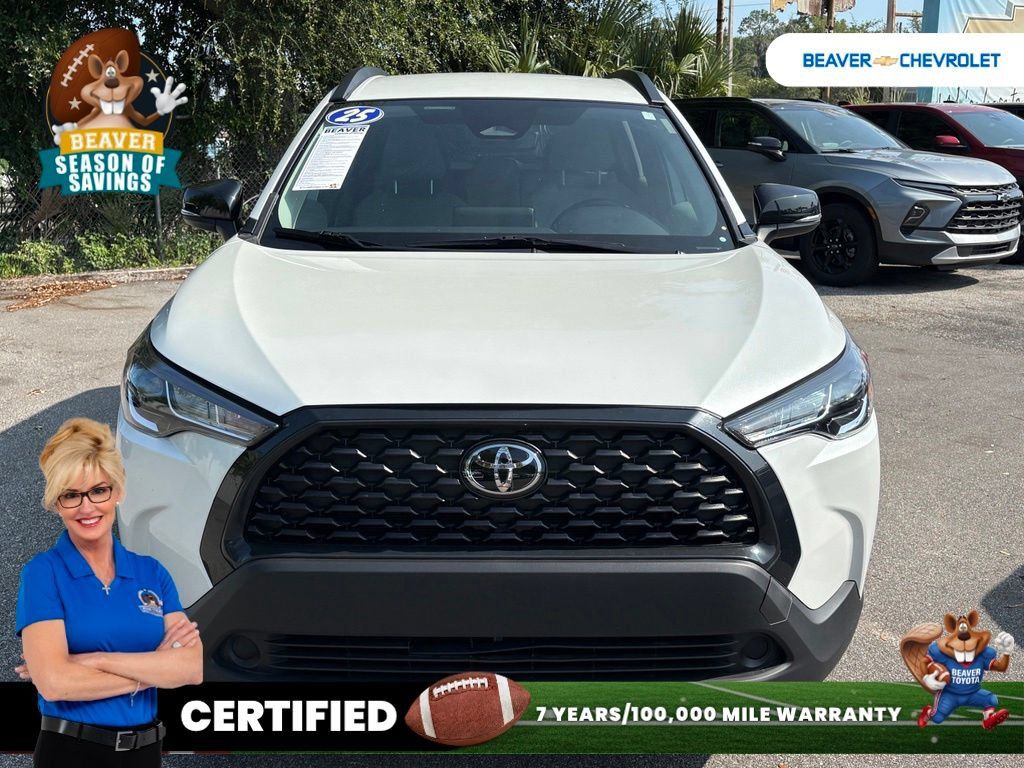 Used 2025 Toyota Corolla Cross LE FWD image 3