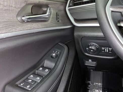 Used 2024 Jeep Grand Cherokee Limited w/ Black Appearance Package AWD/4WD image 20