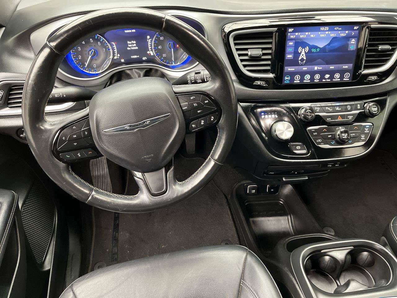 Used 2018 Chrysler Pacifica Touring-L Plus FWD image 14