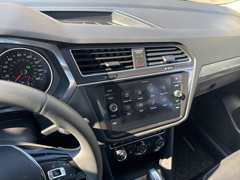 Used 2021 Volkswagen Tiguan SE image 27