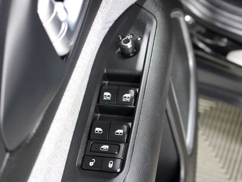 Used 2025 Jeep Compass Latitude AWD/4WD image 7