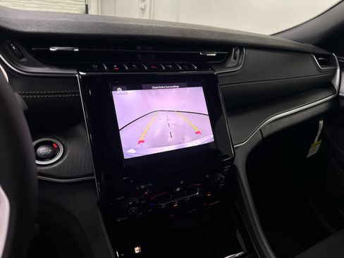 New 2025 Jeep Grand Cherokee Laredo w/ Luxury Tech Group I image 10