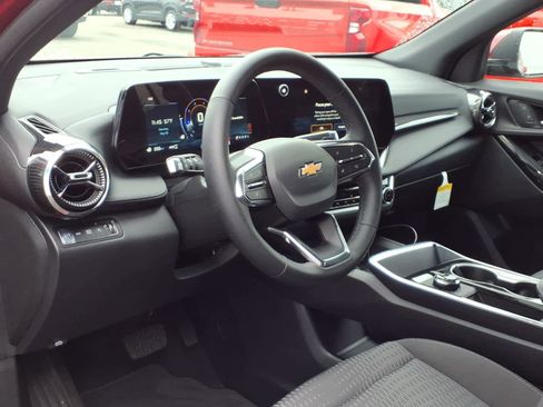 Used 2026 Chevrolet Equinox LT AWD/4WD image 9