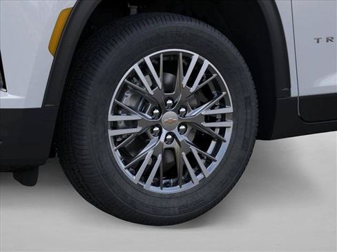 New 2026 Chevrolet Traverse LT w/ Driver Confidence Package FWD image 9