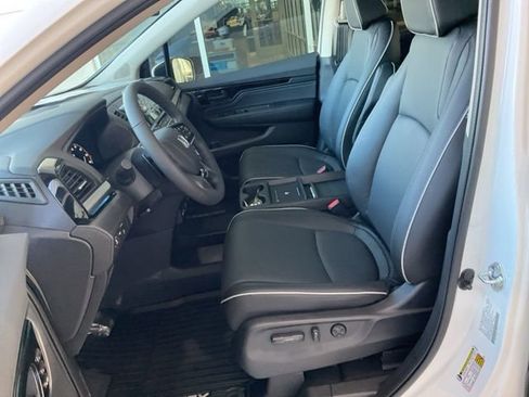 New 2026 Honda Odyssey Touring image 4