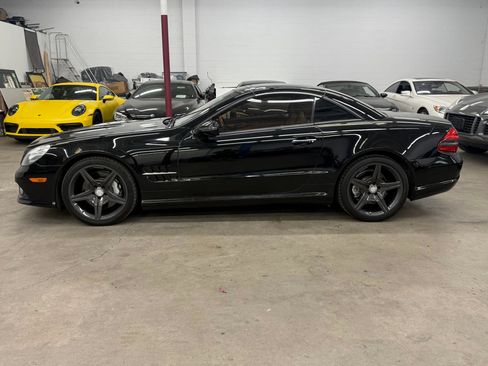 Used 2011 Mercedes-Benz SL 550 image 24