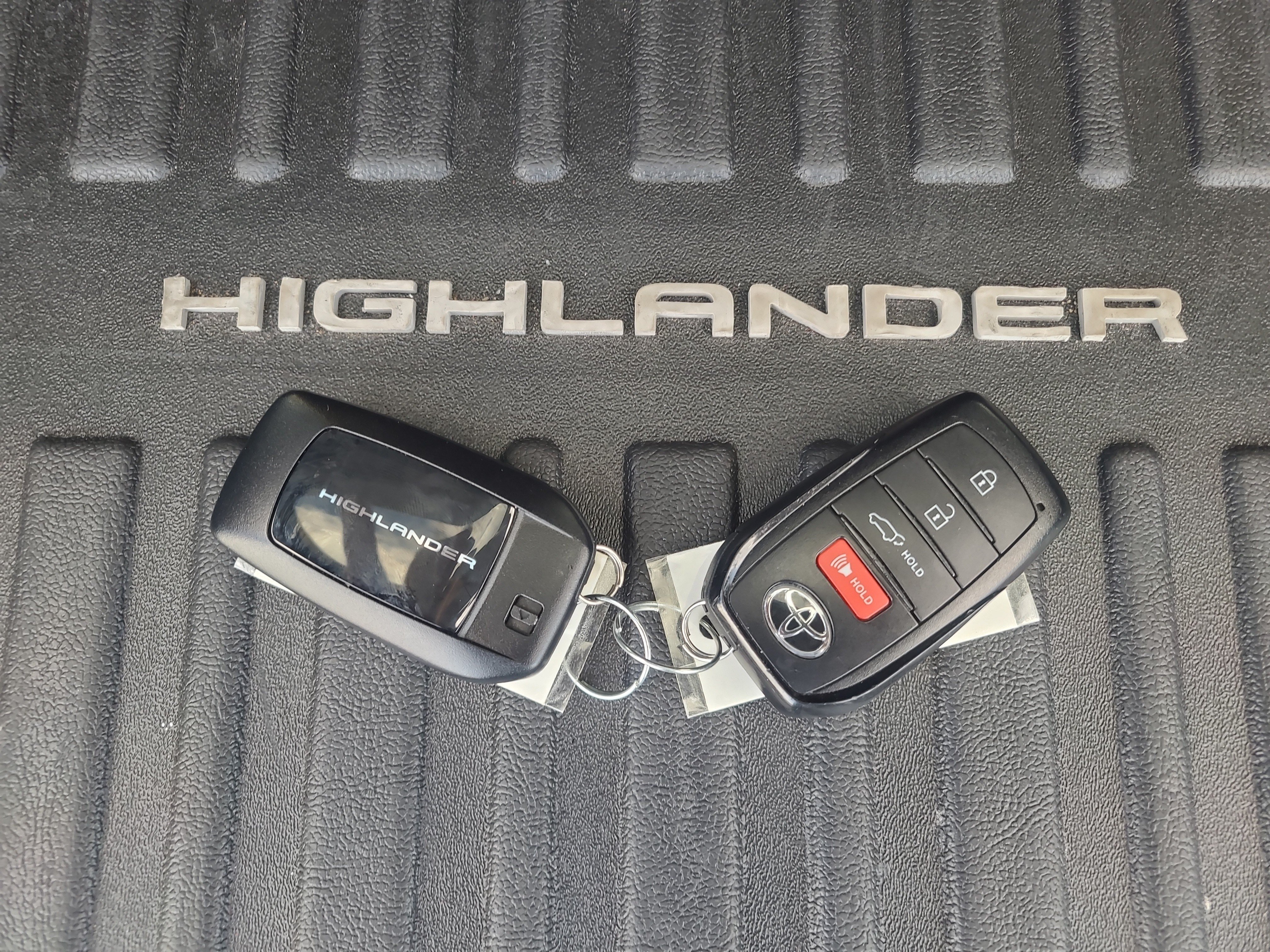 Certified 2025 Toyota Highlander XSE AWD/4WD image 32