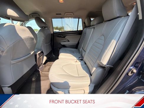 Used 2023 Toyota Highlander LE FWD image 13