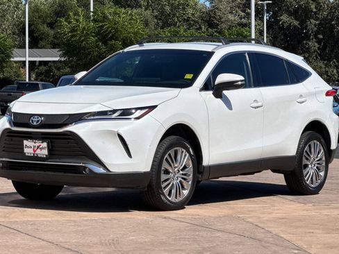 Certified 2023 Toyota Venza XLE AWD/4WD image 10