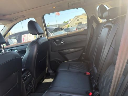 Used 2021 Nissan Rogue Platinum FWD image 12
