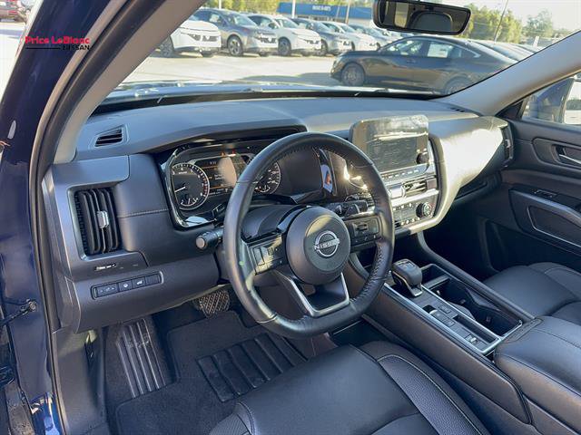 Used 2025 Nissan Pathfinder SL FWD image 28