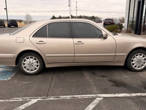 Used 2000 Mercedes-Benz E 320 Sedan image 6