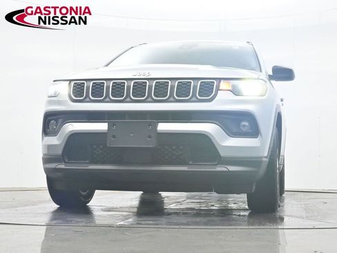 Used 2025 Jeep Compass Latitude AWD/4WD image 32