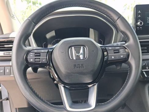Used 2025 Honda Pilot Touring image 16